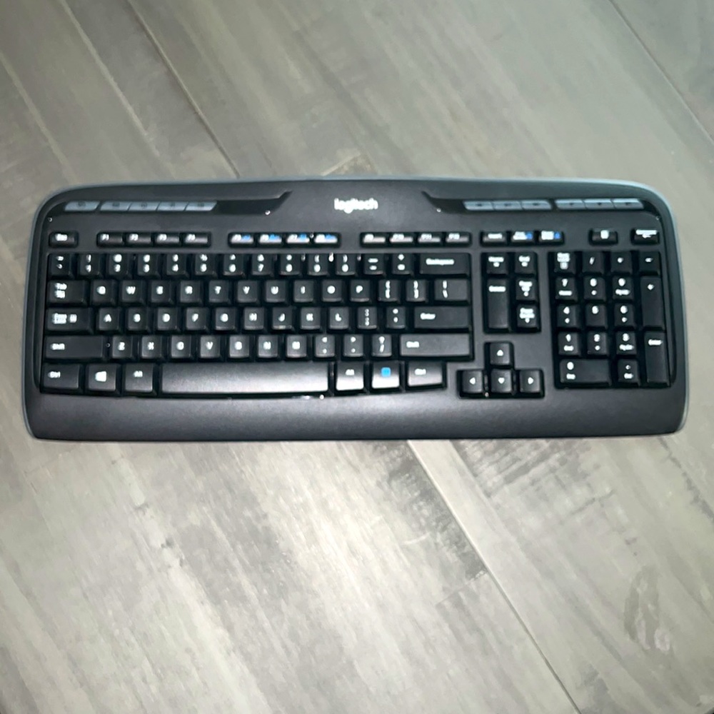 Logitech Wireless Keyboard - Picture 2 of 3